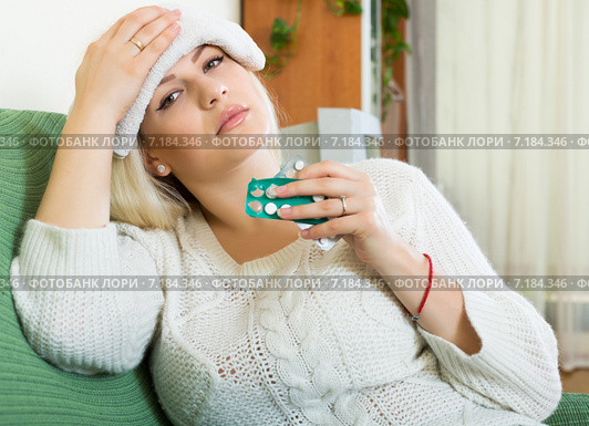 Tired girl with intense headache. Стоковое фото, фотограф Яков Филимонов / Фотобанк Лори