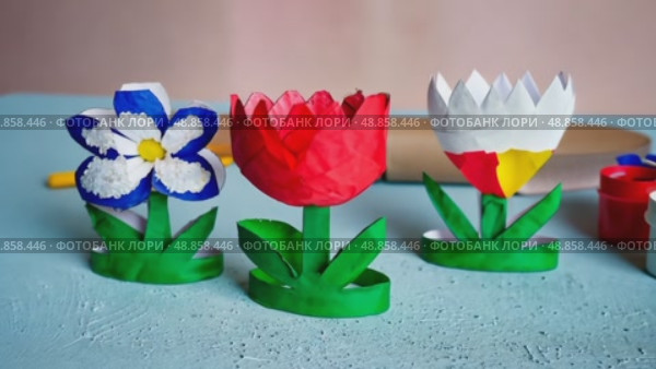 Toilet paper roll craft concept for kid and kindergarten, DIY, tutorial, spring flower toy, recycle art. Стоковое AI-видео, аниматор Ирина Старикова / Фотобанк Лори