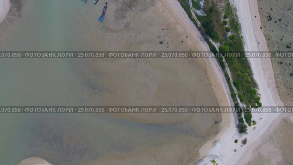 Top view aerial video of cape and sea in Thailand. Стоковое видео, видеограф Михаил Коханчиков / Фотобанк Лори