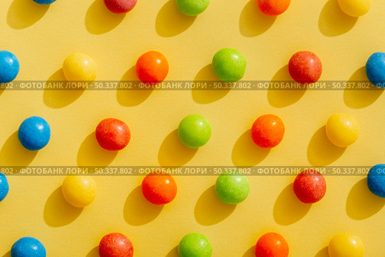 top view color arranged jellybeans. Стоковое фото, агентство Ingram Publishing / Фотобанк Лори