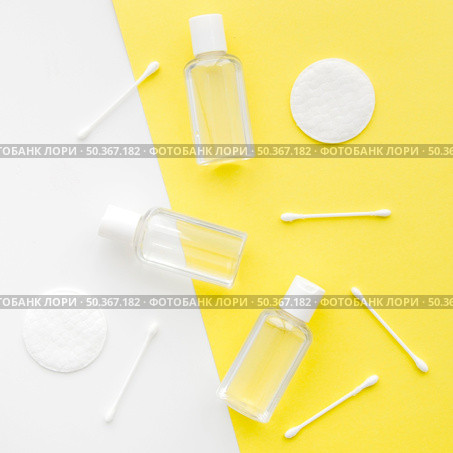 top view cotton swabs with bottle. Стоковое фото, агентство Ingram Publishing / Фотобанк Лори