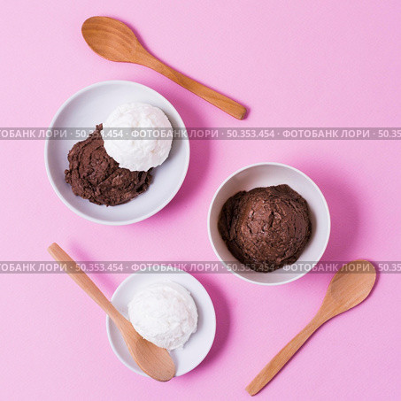 top view cup with ice cream. Стоковое фото, агентство Ingram Publishing / Фотобанк Лори