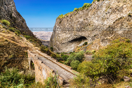 Top view of Garni gorge, known as the Symphony of stones, in the Kotayk region, near the village of Garni, Armenia (2018 год). Стоковое фото, фотограф Наталья Волкова / Фотобанк Лори