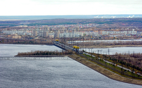 Top view of the city of Togliatti and the Zhigulevskaya hydroelectric station. Стоковое фото, фотограф Акиньшин Владимир / Фотобанк Лори