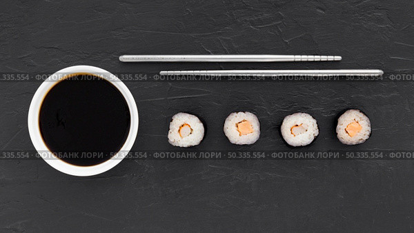 top view tasty sushi rolls with soy sauce. Стоковое фото, агентство Ingram Publishing / Фотобанк Лори