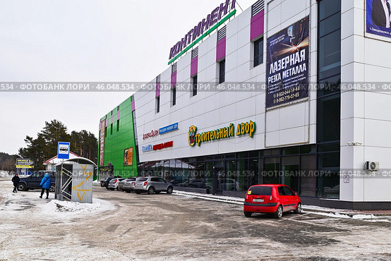Торговый комплекс  "Континент". Город Заводоуковск. Редакционное фото, фотограф Александр Тараканов / Фотобанк Лори