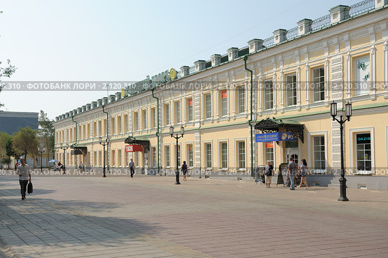 Торговый центр Гостиный двор на улице Советской в Оренбурге (2010 год). Редакционное фото, фотограф Рычков Андрей / Фотобанк Лори
