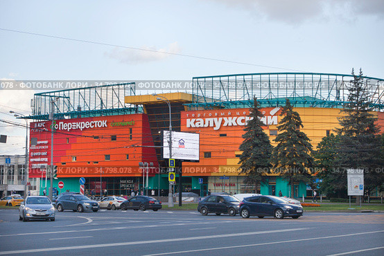 Торговый центр Калужский (2020 год). Редакционное фото, фотограф Victoria Demidova / Фотобанк Лори