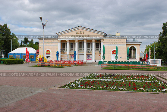 Торговый центр "Мир техники" в Кинешме (2017 год). Редакционное фото, фотограф Ирина Краснова / Фотобанк Лори