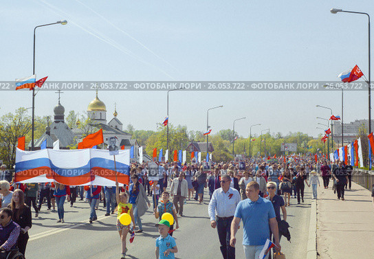 Торжественное шествие жителей Колпино в День Победы. Редакционное фото, фотограф Николай Лемешев / Фотобанк Лори