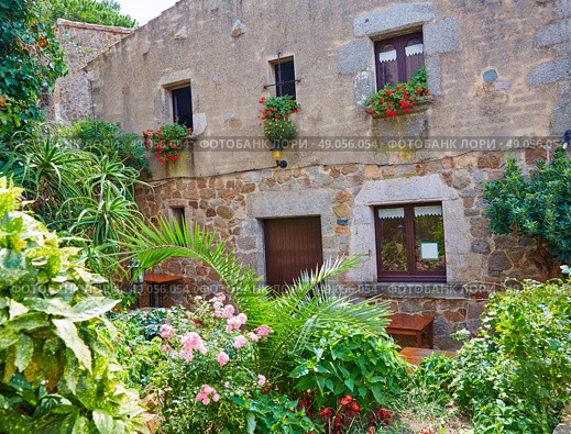 Tossa de Mar old town Vila Vella in Costa Brava of Catalonia masonry stone. Стоковое фото, агентство Ingram Publishing / Фотобанк Лори