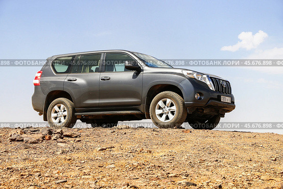 Toyota Land Cruiser Prado 150 (2019 год). Редакционное фото, фотограф Art Konovalov / Фотобанк Лори
