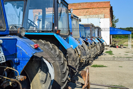 Tractor. Agricultural machinery. (2015 год). Редакционное фото, фотограф Леонид Еремейчук / Фотобанк Лори