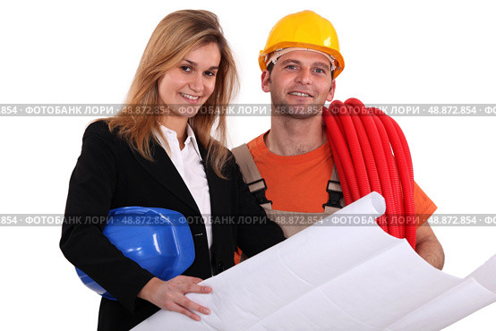 Tradesman conferring with an engineer. Стоковое фото, агентство Ingram Publishing / Фотобанк Лори