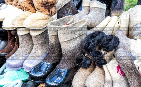 Traditional felted boots of different design. Russian national shoes felt footwear. Стоковое фото, фотограф FotograFF / Фотобанк Лори