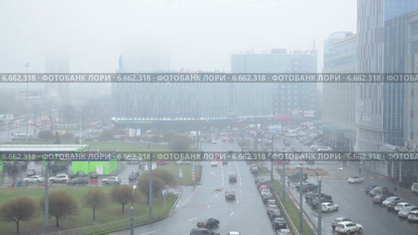 Традиционная дождливая погода с дождем в Санкт-Петербурге. Площадь Конституции (2014 год). Редакционное видео, видеограф Кекяляйнен Андрей / Фотобанк Лори