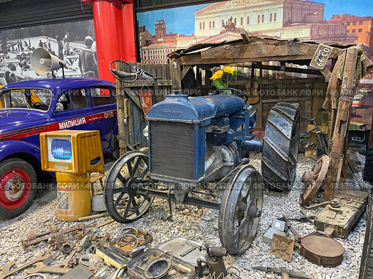 Трактор Fordson ("Фордзон"), 1913 г. Автомузей "Автомобили мира", Москва (2023 год). Редакционное фото, фотограф Мария Кылосова / Фотобанк Лори