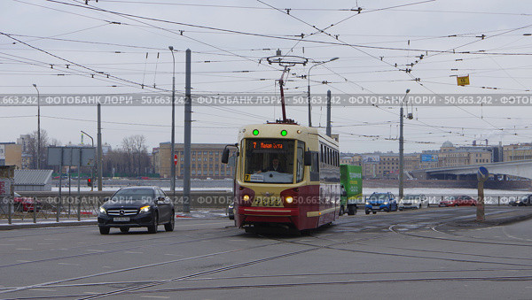 Трамвай ЛМ-68М2 (мод. СПб ГЭТ) №7655, Херсонская улица / Синопская набережная / Амбарная улица, Санкт-Петербург (2021 год). Редакционное фото, фотограф Алексей Иванов / Фотобанк Лори