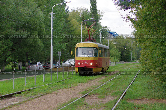 Трамвай Tatra T3SU №2174, улица Нежинская, город Уфа, Республика Башкортостан (2019 год). Редакционное фото, фотограф Алексей Иванов / Фотобанк Лори