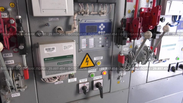 Трансформаторная подстанция. Оборудование внутри. Transformer substation. Equipment inside. Стоковое видео, видеограф Евгений Романов / Фотобанк Лори