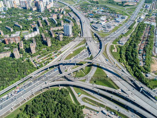 Транспортная развязка на автомагистрали "М11" Москва-Санкт-Петербург. Стоковое фото, фотограф glokaya_kuzdra / Фотобанк Лори