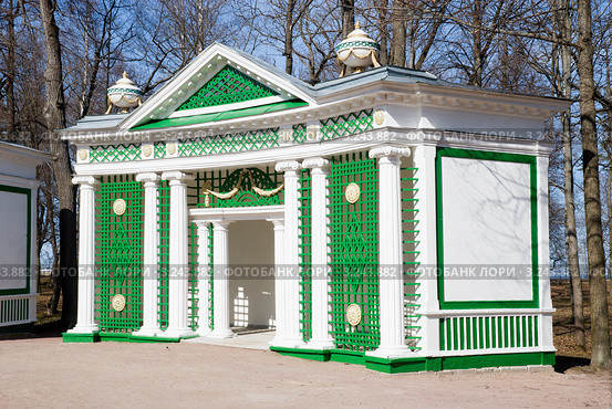 Трельяжная беседка. Нижний парк. Петергоф (2011 год). Редакционное фото, фотограф Александр Щепин / Фотобанк Лори