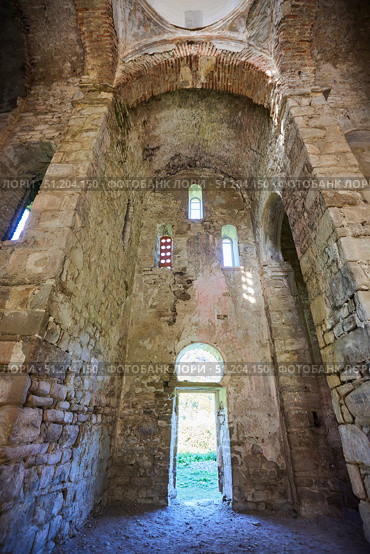 Trinity Church, now defunct, Nizhny Arkhyz. The Christian Orthodox Church inside, 10th century AD. Стоковое фото, фотограф Наталия Кирсанова / Фотобанк Лори