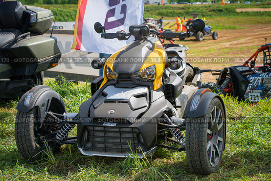 Трицикл Can-am представлен на первом этапе гоночной серии F7 CHALLENGE 2021, Авто-Мото Трасса Бурцево. Редакционное фото, фотограф Pukhov K / Фотобанк Лори