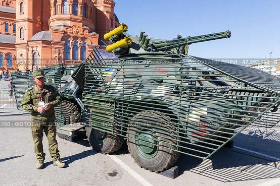 Трофейная военная техника Украины, бронетранспортёр БТР-3Е на выставке, Площадь Павших Борцов, Волгоград, Россия. Редакционное фото, фотограф Андрей Цыганков / Фотобанк Лори