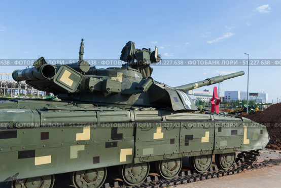 Трофейный украинский танк Т-64БМ «Булат» в музее клуба Юный Ястреб. Средняя Ахтуба, Волгоградская область, Россия. Редакционное фото, фотограф Андрей Цыганков / Фотобанк Лори