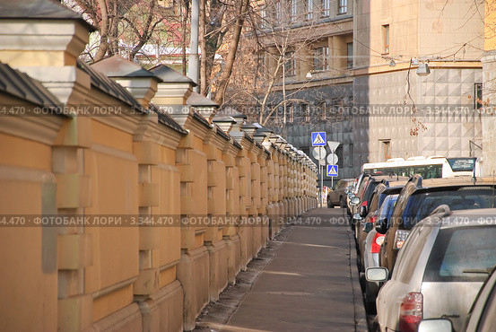 Тротуар. Колымажный переулок (2012 год). Редакционное фото, фотограф Алёшина Оксана / Фотобанк Лори