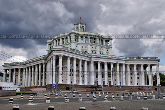 Центральный академический театр Российской Армии. Москва, Суворовская площадь, дом 2 (2021 год). Редакционное фото, фотограф Илюхина Наталья / Фотобанк Лори