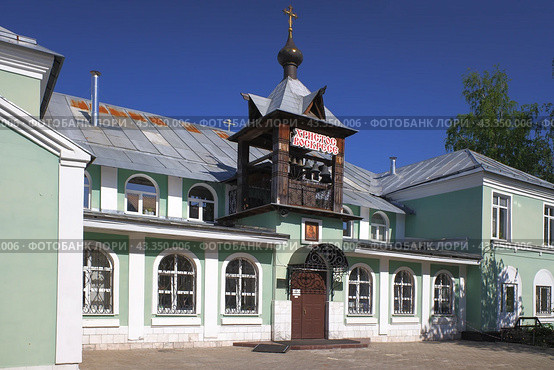 Церковь Андрея Рублева в центре города Электростали, Московская область. Солнечный летний день (2024 год). Стоковое фото, фотограф Александр Кузнецов / Фотобанк Лори