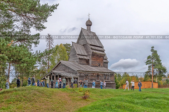 Церковь Георгия Победоносца 1493 года постройки на Юксовском погосте в деревне Родионово Подпорожского района Ленинградской области (2023 год). Редакционное фото, фотограф Румянцева Наталия / Фотобанк Лори