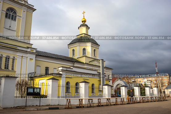 Церковь Покрова Пресвятой Богородицы в городе Руза Московской области (2022 год). Редакционное фото, фотограф Диана Лукьянова / Фотобанк Лори