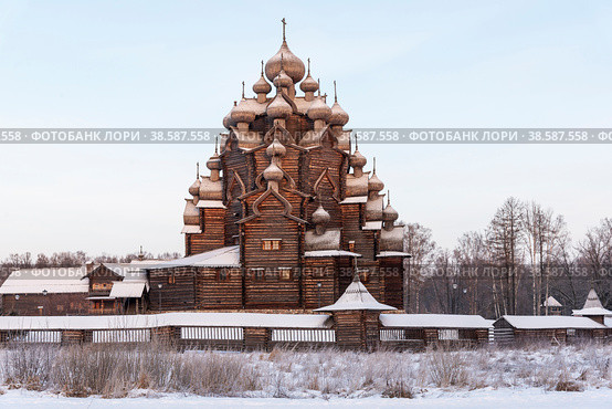 Церковь Покрова Пресвятой Богородицы в усадьбе Богословка. Ленинградская область (2021 год). Редакционное фото, фотограф Александр Щепин / Фотобанк Лори
