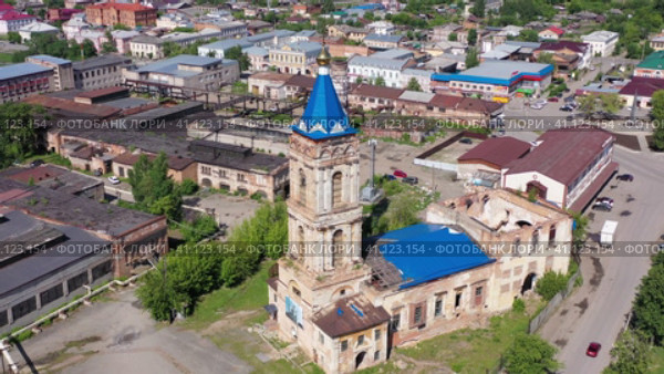 Церковь Сретения Господня — православный храм в городе Ирбит. Вид с высоты. Россия (2022 год). Стоковое видео, видеограф Евгений Ткачёв / Фотобанк Лори