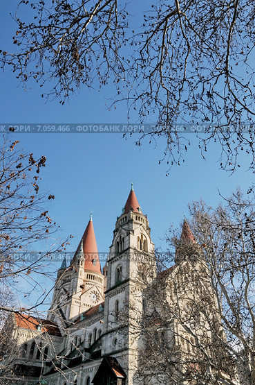 Церковь Святого Франциска Ассизского ( Franz Von Assisi Kirche) на Мексиканской площади ( Mexikoplatz) в Вене. Австрия (2014 год). Стоковое фото, фотограф stargal / Фотобанк Лори