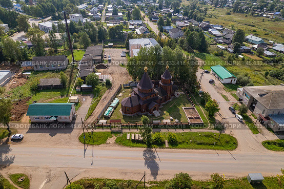 Церковь Троицы Живоначальной в Даровском, Кировская область. Съемка с дрона (2024 год). Редакционное фото, фотограф Владислав Самошкин / Фотобанк Лори