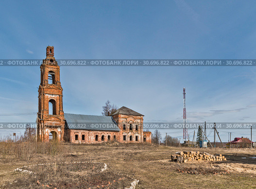 Церковь Успения Пресвятой Богородицы в селе Воронье Костромской области (2019 год). Стоковое фото, фотограф Ирина Гришанова / Фотобанк Лори