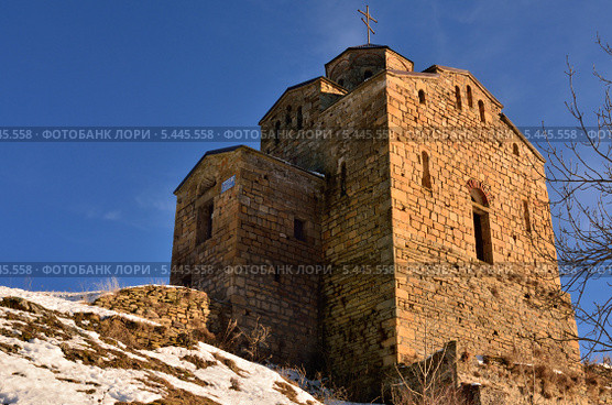 Церковь в горах Кавказа, долина Кубани. Стоковое фото, фотограф александр жарников / Фотобанк Лори