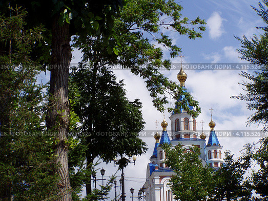 Церковь в летнем парке. Стоковое фото, фотограф Maksim Reztsov / Фотобанк Лори