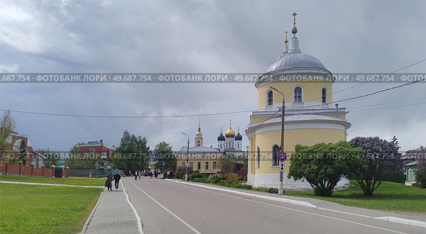 Церковь Воздвижения Честного Креста Господня. Крестовоздвиженский храм тёплым весенним днем. Красивый православный храм на территории Коломенского кремля. Россия, Коломна, 11 мая 2025. Church of Exaltation of Holy Cross on warm spring day. Beautiful Orthodox church on territory of Kolomna Kremlin. Kolomna, Russia, May 11, 2025. Редакционное фото, фотограф Ирина / Фотобанк Лори