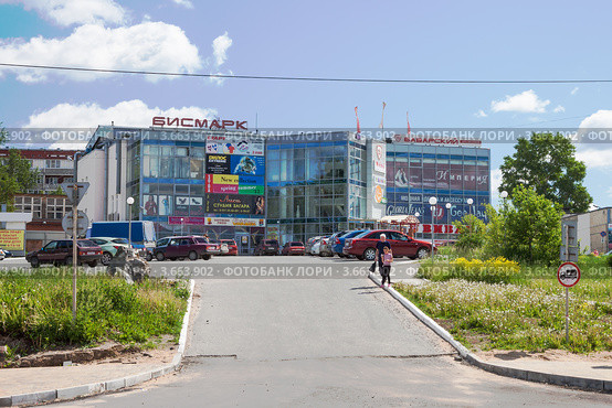 ТЦ "Бисмарк" в городе Соликамске. Пермский край, Россия (2012 год). Редакционное фото, фотограф Андрей Щекалев (AndreyPS) / Фотобанк Лори