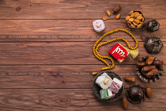 turkish delight with dates fruit beads. Стоковое фото, агентство Ingram Publishing / Фотобанк Лори
