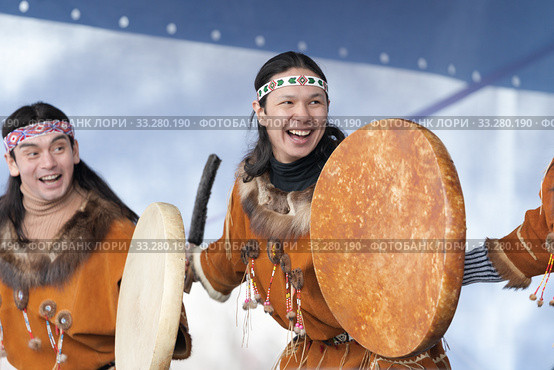 Two aborigine dancers in national clothes of indigenous people dancing with tambourine. Concert Koryak Dance Ensemble Mengo (2019 год). Редакционное фото, фотограф А. А. Пирагис / Фотобанк Лори