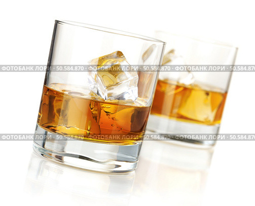 Two whiskey glasses. Isolated on white with reflection. Стоковое фото, агентство Ingram Publishing / Фотобанк Лори