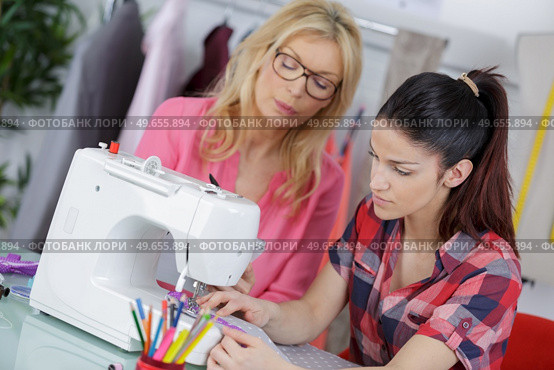 two young beautiful female tailors working in the tailor shop. Стоковое фото, агентство Ingram Publishing / Фотобанк Лори
