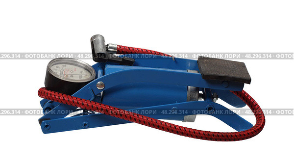 Tyre air pump with  manometer (2017 год). Редакционное фото, фотограф Абрамов Михаил / Фотобанк Лори