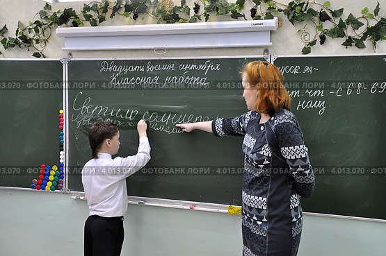 Учитель и ученик у доски (2012 год). Редакционное фото, фотограф Вячеслав Палес / Фотобанк Лори